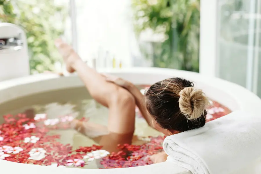 Champagne, Chocolates & Spa Pack on Arrival Champagne, Chocolates & Spa Pack on Arrival